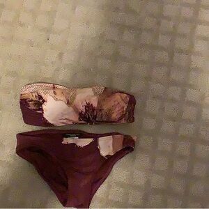 BIKINI TOP FEATURES SWEETHEART, BANDEAU NECKLINE WITH FLORAL DESIGN.